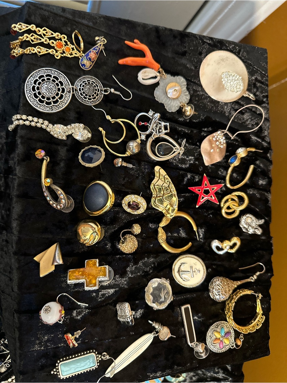 150+ Vintage & Pre-Owned Single EarringsNo Matches!